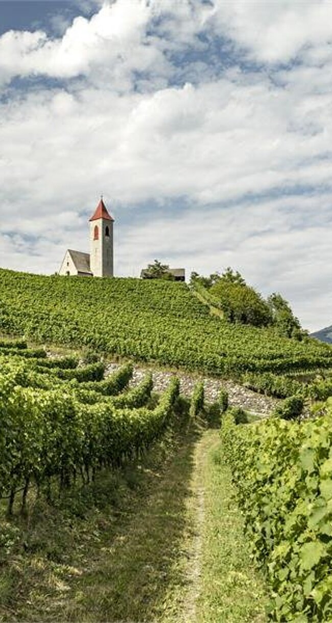 [Translate to Italian:] Geführte Wandertouren in Südtirol: Kirchenkunst am Berg