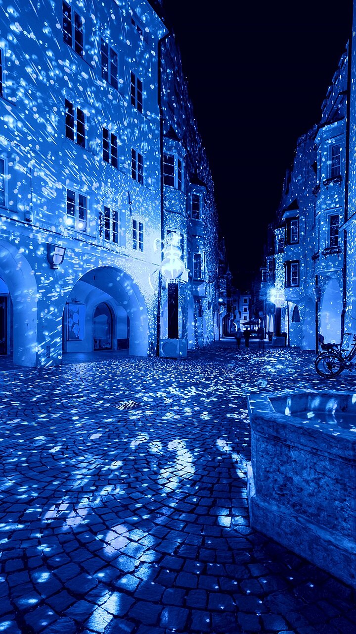 Brixen Water Light Festival: Event-Highlight im Frühlingsurlaub in Südtirol